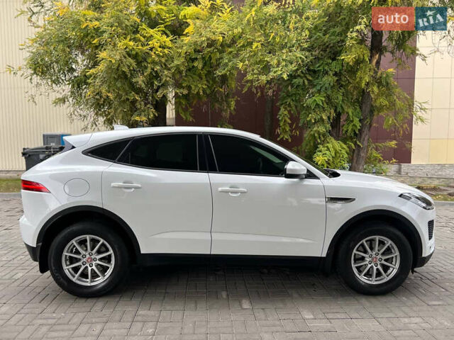Белый Ягуар E-Pace, объемом двигателя 2 л и пробегом 85 тыс. км за 25500 $, фото 8 на Automoto.ua