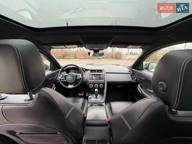 Белый Ягуар E-Pace, объемом двигателя 2 л и пробегом 120 тыс. км за 25500 $, фото 46 на Automoto.ua