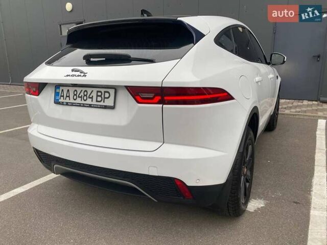 Белый Ягуар E-Pace, объемом двигателя 2 л и пробегом 74 тыс. км за 28000 $, фото 6 на Automoto.ua