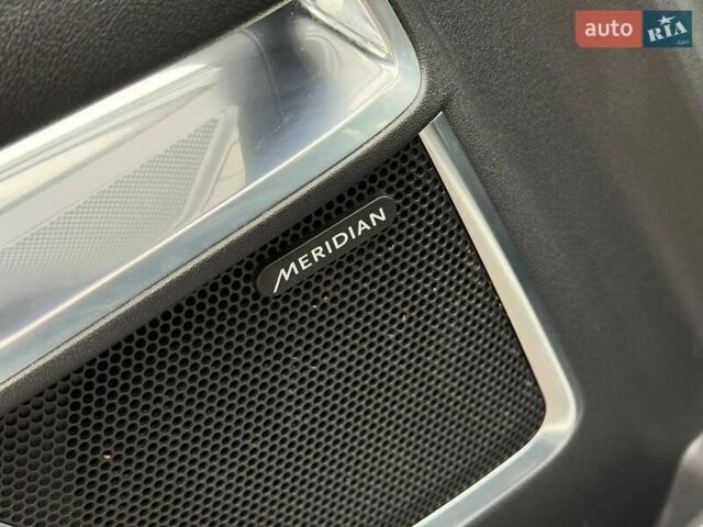 Белый Ягуар E-Pace, объемом двигателя 2 л и пробегом 120 тыс. км за 25500 $, фото 41 на Automoto.ua