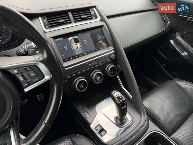 Белый Ягуар E-Pace, объемом двигателя 2 л и пробегом 120 тыс. км за 25500 $, фото 58 на Automoto.ua