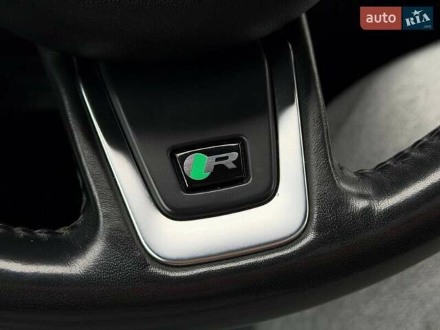 Белый Ягуар E-Pace, объемом двигателя 2 л и пробегом 120 тыс. км за 25500 $, фото 57 на Automoto.ua