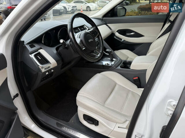 Білий Ягуар E-Pace, об'ємом двигуна 2 л та пробігом 145 тис. км за 28300 $, фото 9 на Automoto.ua