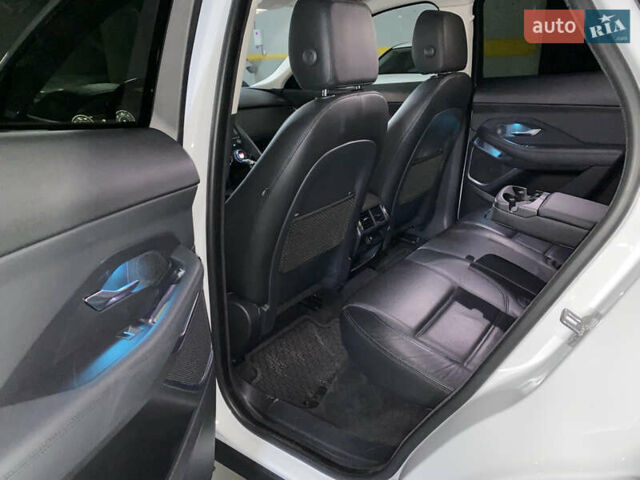 Белый Ягуар E-Pace, объемом двигателя 2 л и пробегом 103 тыс. км за 26500 $, фото 5 на Automoto.ua