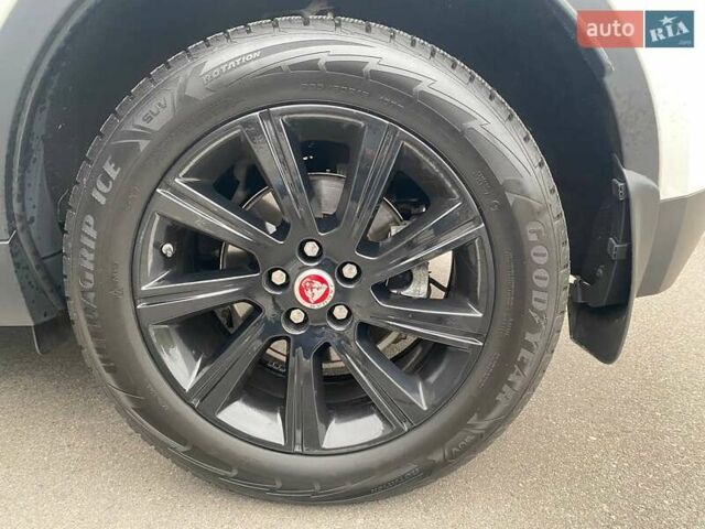 Белый Ягуар E-Pace, объемом двигателя 2 л и пробегом 74 тыс. км за 28000 $, фото 32 на Automoto.ua