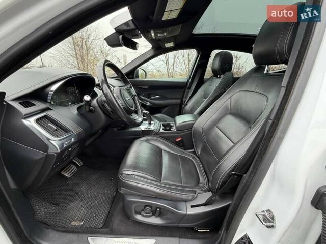 Белый Ягуар E-Pace, объемом двигателя 2 л и пробегом 120 тыс. км за 25500 $, фото 36 на Automoto.ua