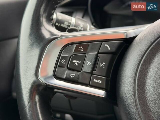 Белый Ягуар E-Pace, объемом двигателя 2 л и пробегом 120 тыс. км за 25500 $, фото 54 на Automoto.ua