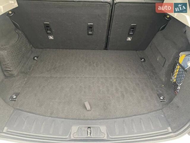 Белый Ягуар E-Pace, объемом двигателя 2 л и пробегом 74 тыс. км за 28000 $, фото 27 на Automoto.ua
