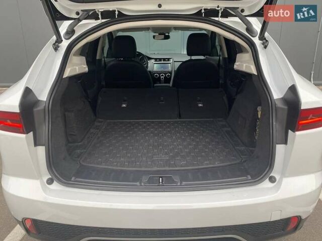 Белый Ягуар E-Pace, объемом двигателя 2 л и пробегом 74 тыс. км за 28000 $, фото 26 на Automoto.ua