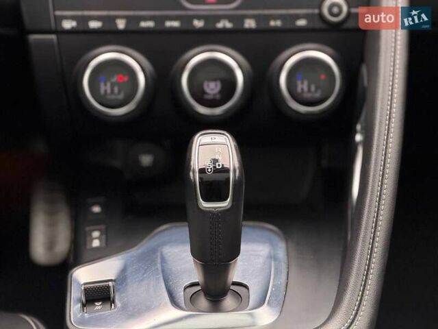 Белый Ягуар E-Pace, объемом двигателя 2 л и пробегом 120 тыс. км за 25500 $, фото 51 на Automoto.ua