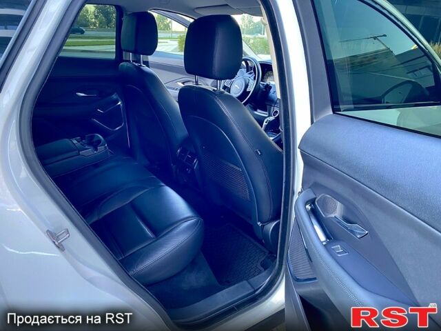 Білий Ягуар E-Pace, об'ємом двигуна 20 л та пробігом 105 тис. км за 25900 $, фото 7 на Automoto.ua