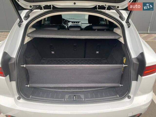 Белый Ягуар E-Pace, объемом двигателя 2 л и пробегом 74 тыс. км за 28000 $, фото 21 на Automoto.ua