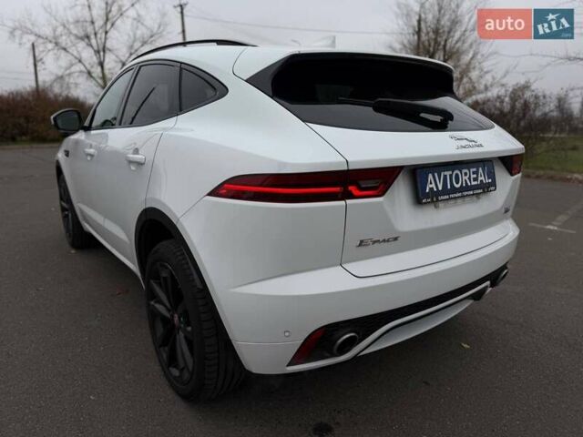 Белый Ягуар E-Pace, объемом двигателя 2 л и пробегом 120 тыс. км за 25500 $, фото 31 на Automoto.ua