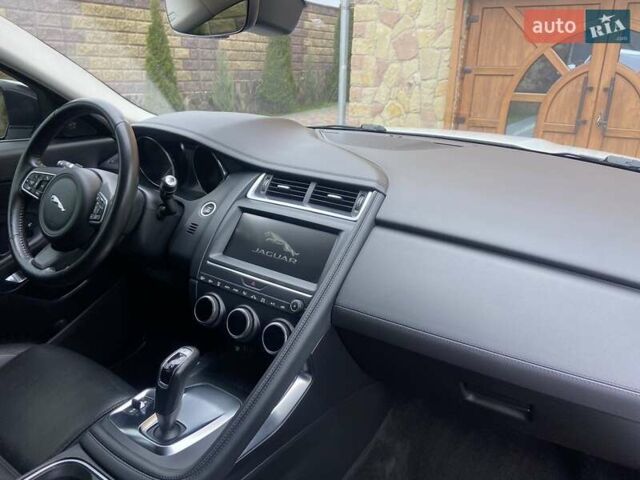 Белый Ягуар E-Pace, объемом двигателя 2 л и пробегом 54 тыс. км за 22500 $, фото 22 на Automoto.ua