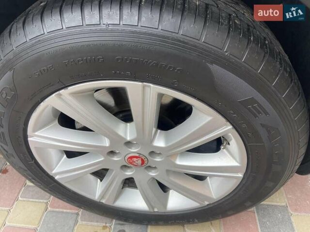 Белый Ягуар E-Pace, объемом двигателя 2 л и пробегом 54 тыс. км за 22500 $, фото 13 на Automoto.ua