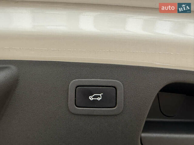 Білий Ягуар E-Pace, об'ємом двигуна 2 л та пробігом 145 тис. км за 28300 $, фото 16 на Automoto.ua