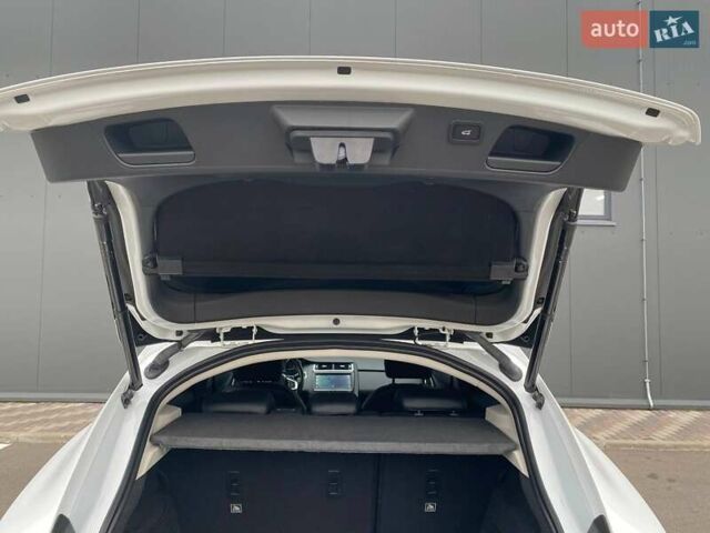 Белый Ягуар E-Pace, объемом двигателя 2 л и пробегом 74 тыс. км за 28000 $, фото 28 на Automoto.ua