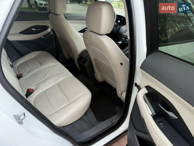 Білий Ягуар E-Pace, об'ємом двигуна 2 л та пробігом 145 тис. км за 28300 $, фото 12 на Automoto.ua