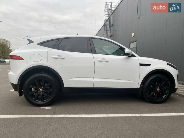 Белый Ягуар E-Pace, объемом двигателя 2 л и пробегом 74 тыс. км за 28000 $, фото 10 на Automoto.ua