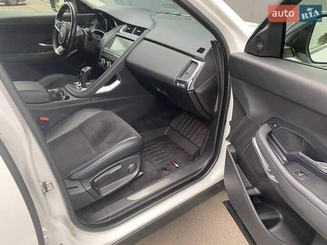 Белый Ягуар E-Pace, объемом двигателя 2 л и пробегом 74 тыс. км за 28000 $, фото 15 на Automoto.ua
