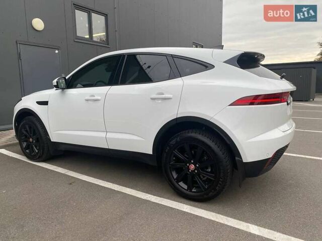 Белый Ягуар E-Pace, объемом двигателя 2 л и пробегом 74 тыс. км за 28000 $, фото 8 на Automoto.ua