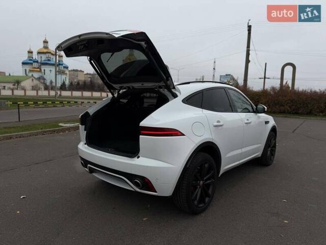 Белый Ягуар E-Pace, объемом двигателя 2 л и пробегом 120 тыс. км за 25500 $, фото 33 на Automoto.ua