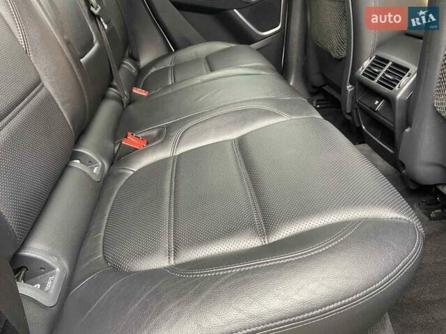 Белый Ягуар E-Pace, объемом двигателя 2 л и пробегом 54 тыс. км за 22500 $, фото 12 на Automoto.ua