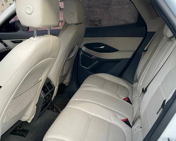 Білий Ягуар E-Pace, об'ємом двигуна 2 л та пробігом 220 тис. км за 24200 $, фото 4 на Automoto.ua