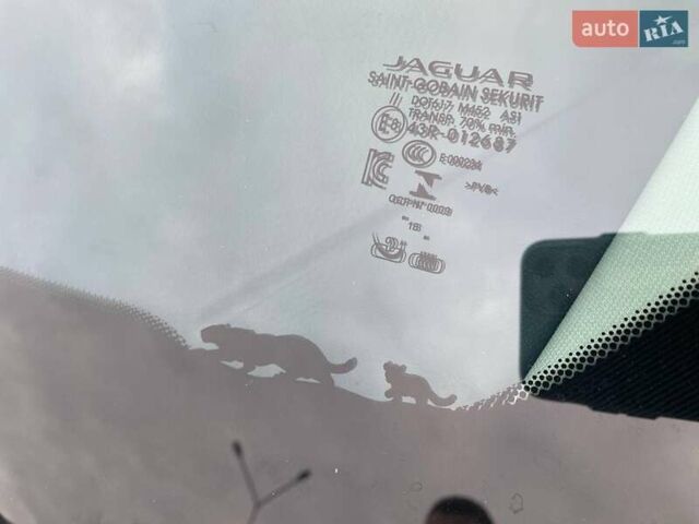 Белый Ягуар E-Pace, объемом двигателя 2 л и пробегом 74 тыс. км за 28000 $, фото 41 на Automoto.ua