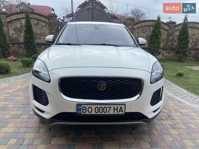 Белый Ягуар E-Pace, объемом двигателя 2 л и пробегом 54 тыс. км за 22500 $, фото 2 на Automoto.ua