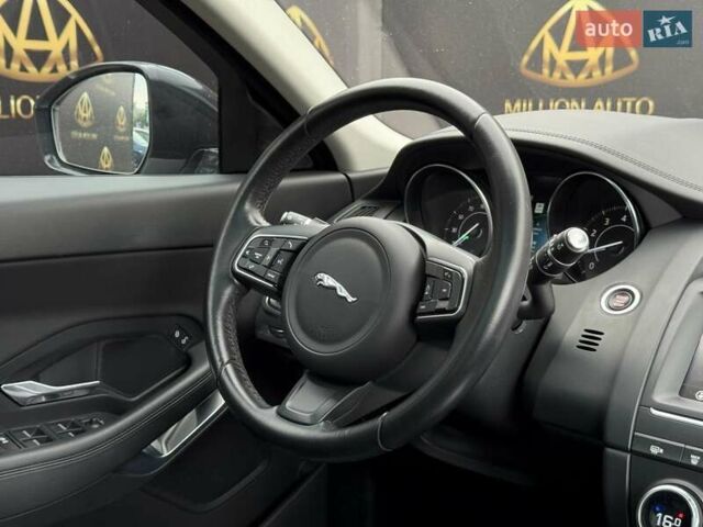 Білий Ягуар E-Pace, об'ємом двигуна 2 л та пробігом 58 тис. км за 24300 $, фото 17 на Automoto.ua