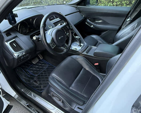 Белый Ягуар E-Pace, объемом двигателя 2 л и пробегом 124 тыс. км за 24000 $, фото 4 на Automoto.ua