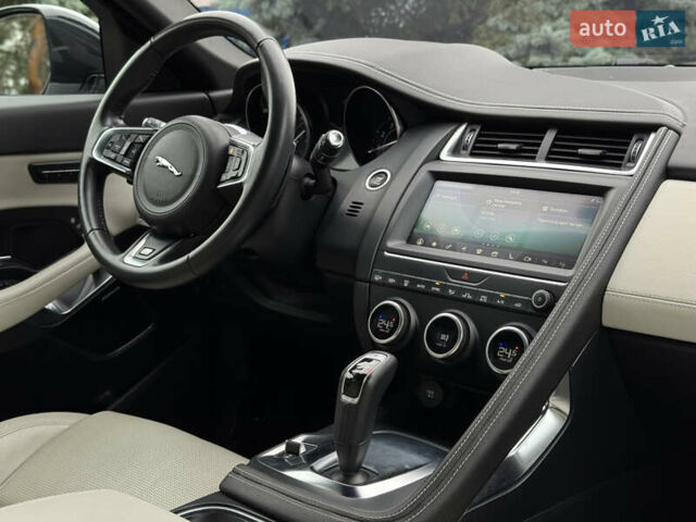 Белый Ягуар E-Pace, объемом двигателя 2 л и пробегом 38 тыс. км за 21500 $, фото 26 на Automoto.ua