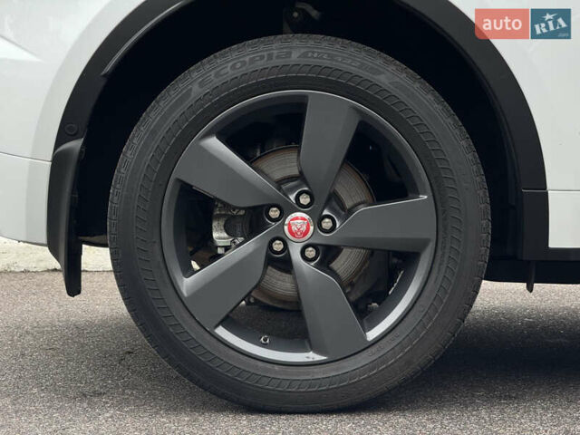 Белый Ягуар E-Pace, объемом двигателя 2 л и пробегом 38 тыс. км за 21500 $, фото 23 на Automoto.ua