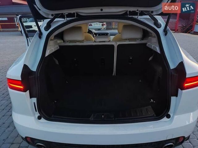 Белый Ягуар E-Pace, объемом двигателя 2 л и пробегом 117 тыс. км за 18850 $, фото 24 на Automoto.ua