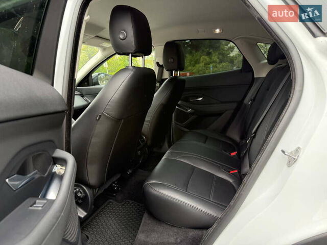 Белый Ягуар E-Pace, объемом двигателя 2 л и пробегом 72 тыс. км за 26500 $, фото 12 на Automoto.ua