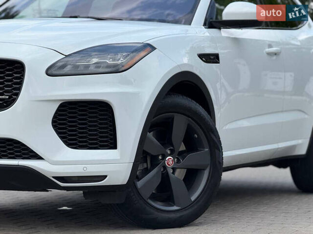 Белый Ягуар E-Pace, объемом двигателя 2 л и пробегом 38 тыс. км за 23900 $, фото 12 на Automoto.ua