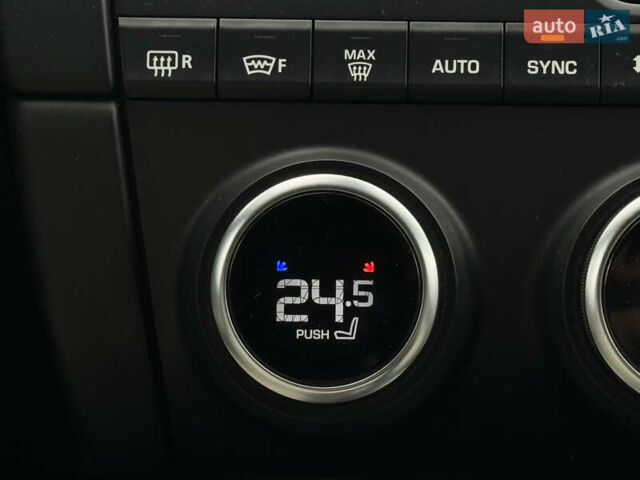 Белый Ягуар E-Pace, объемом двигателя 2 л и пробегом 38 тыс. км за 21500 $, фото 36 на Automoto.ua