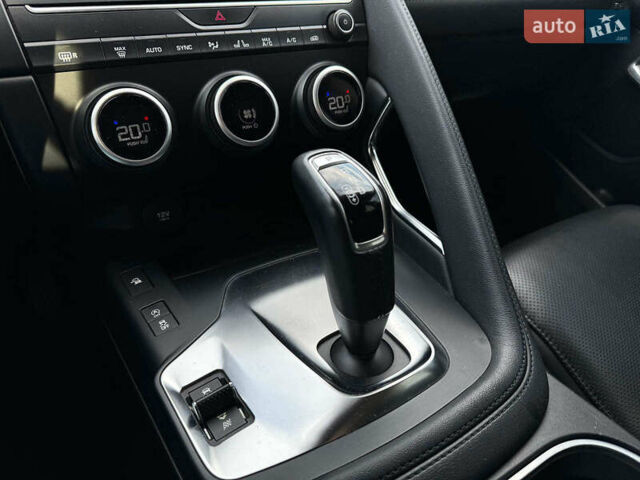 Білий Ягуар E-Pace, об'ємом двигуна 2 л та пробігом 59 тис. км за 28490 $, фото 20 на Automoto.ua