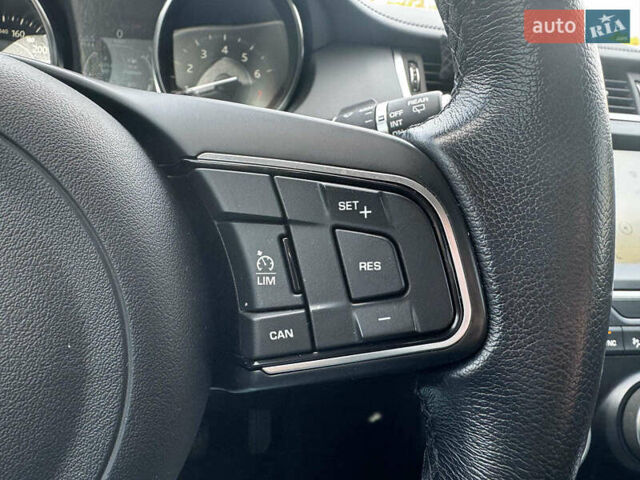 Білий Ягуар E-Pace, об'ємом двигуна 2 л та пробігом 59 тис. км за 28490 $, фото 15 на Automoto.ua