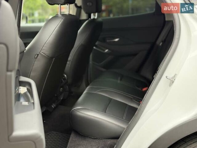Білий Ягуар E-Pace, об'ємом двигуна 2 л та пробігом 72 тис. км за 26999 $, фото 10 на Automoto.ua