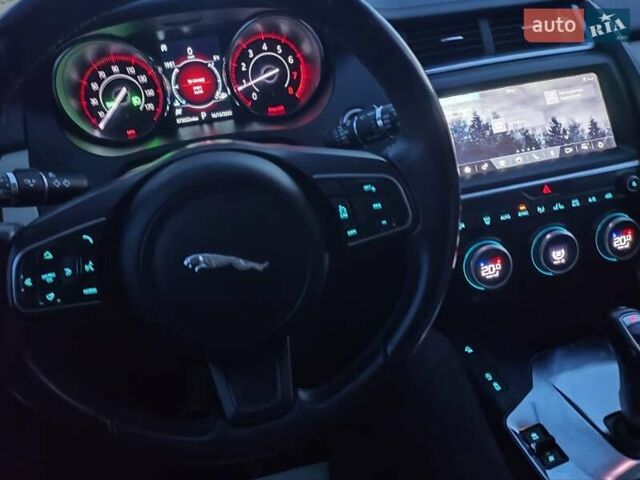 Белый Ягуар E-Pace, объемом двигателя 2 л и пробегом 117 тыс. км за 18850 $, фото 34 на Automoto.ua