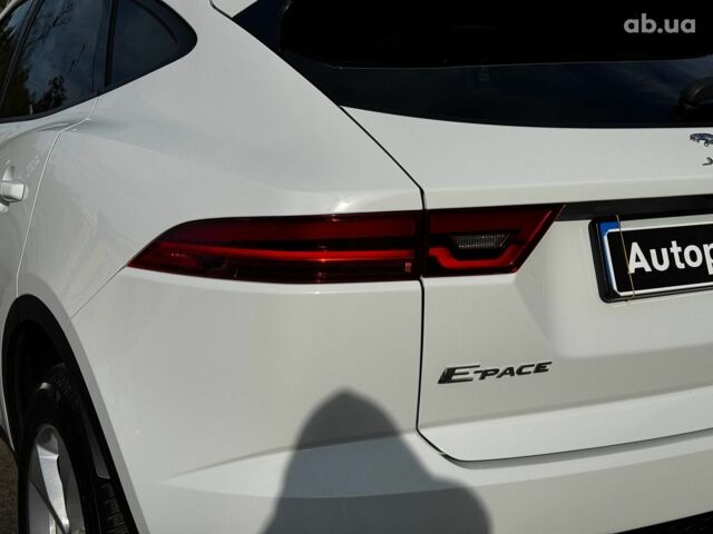 Белый Ягуар E-Pace, объемом двигателя 2 л и пробегом 59 тыс. км за 28490 $, фото 7 на Automoto.ua