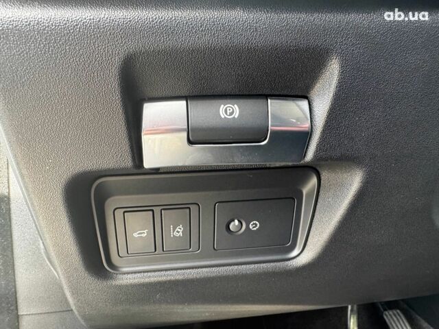 Белый Ягуар E-Pace, объемом двигателя 2 л и пробегом 59 тыс. км за 28490 $, фото 14 на Automoto.ua