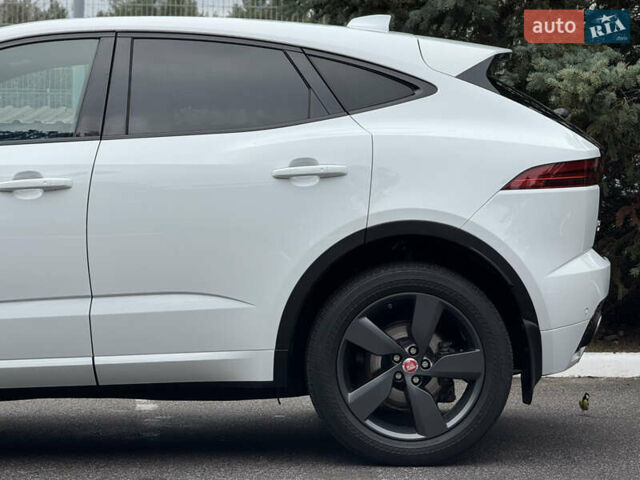 Белый Ягуар E-Pace, объемом двигателя 2 л и пробегом 38 тыс. км за 21500 $, фото 15 на Automoto.ua