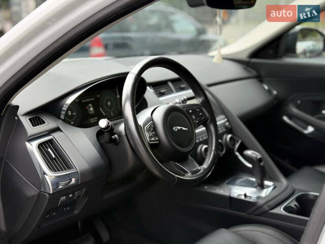 Белый Ягуар E-Pace, объемом двигателя 2 л и пробегом 72 тыс. км за 26500 $, фото 9 на Automoto.ua