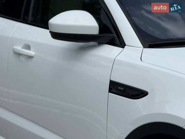 Белый Ягуар E-Pace, объемом двигателя 2 л и пробегом 38 тыс. км за 23900 $, фото 13 на Automoto.ua