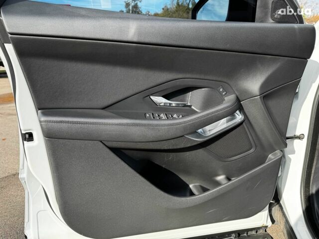 Белый Ягуар E-Pace, объемом двигателя 2 л и пробегом 59 тыс. км за 28490 $, фото 11 на Automoto.ua