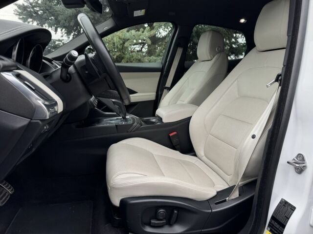 Белый Ягуар E-Pace, объемом двигателя 2 л и пробегом 38 тыс. км за 21500 $, фото 21 на Automoto.ua