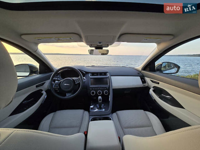 Белый Ягуар E-Pace, объемом двигателя 2 л и пробегом 35 тыс. км за 28000 $, фото 11 на Automoto.ua